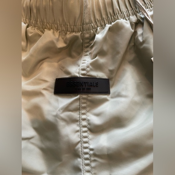 Fear of God ESSENTIALS Running Shorts Seafoam - Picture 3 of 7